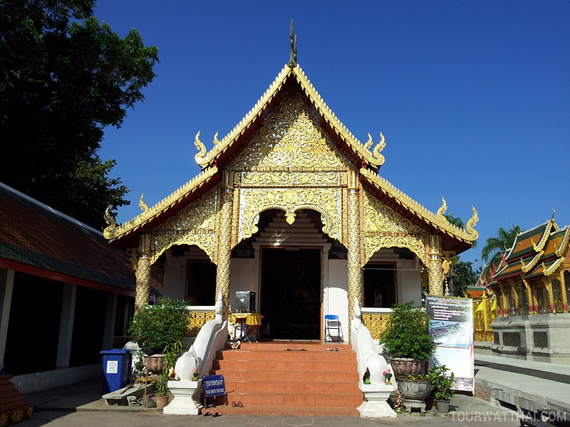 Wat Phrathat Hariphunchai (10)