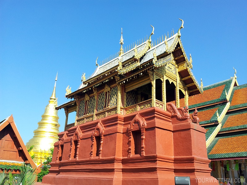 Wat Phrathat Hariphunchai (12)