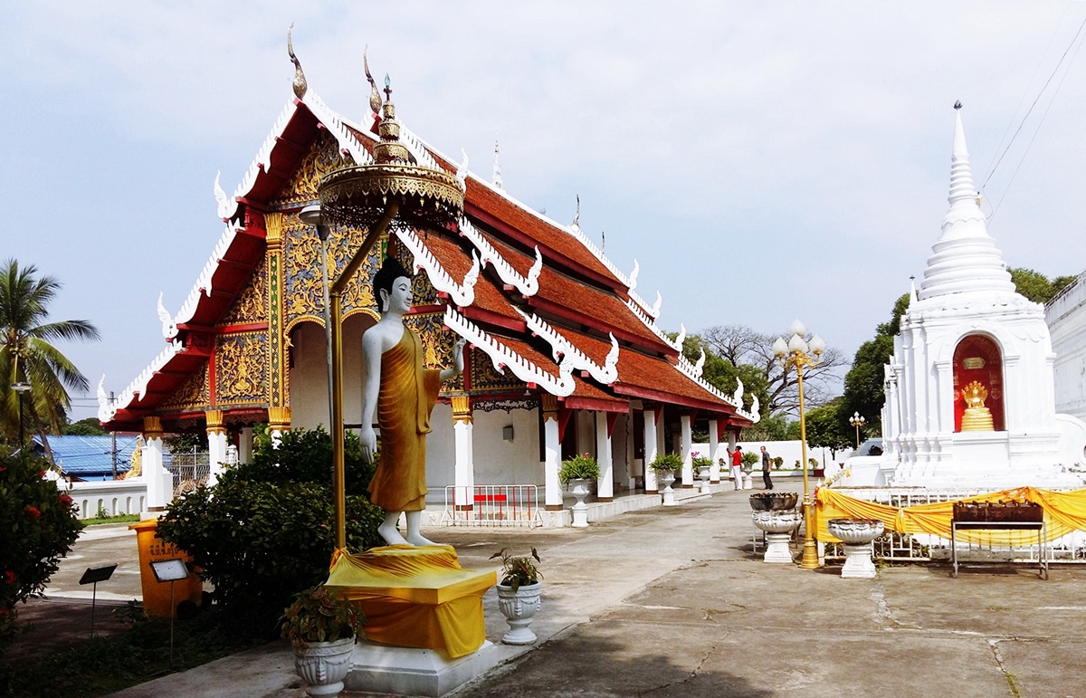 วัดพระแก้วดอนเต้าสุชาดาราม Wat Phra Kaeo Don Tao